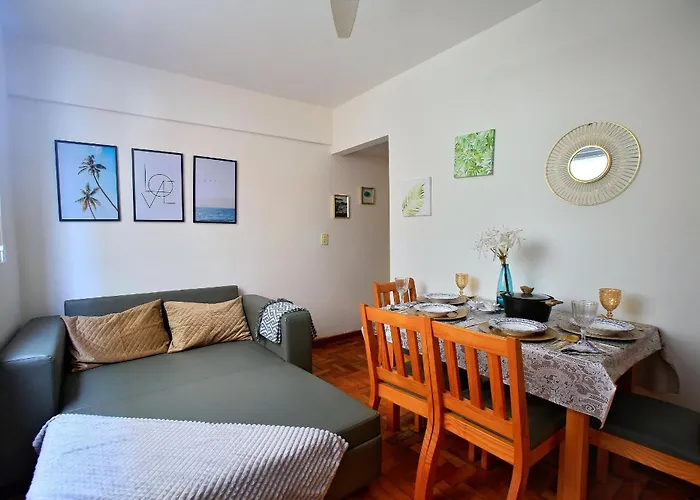 50 M Da Praia Do Forte Rj, 2 Quartos Sendo Que 1 Com Ar Condicionado, Cozinha, 2 Banheiros, Garagem Wi Fi