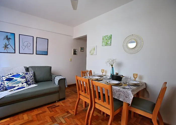 50 M Da Praia Do Forte Rj, 2 Quartos Sendo Que 1 Com Ar Condicionado, Cozinha, 2 Banheiros, Garagem Wi Fi